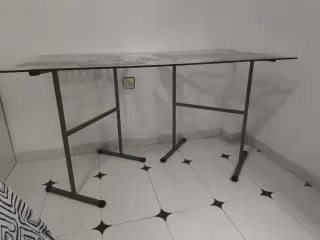 Mesa de estudio cristal y metal