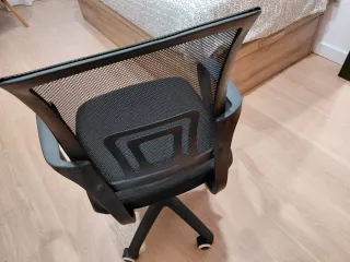 Silla de oficina ergonómica negra