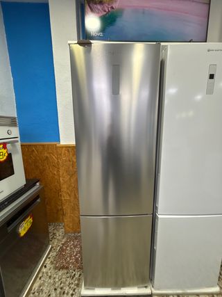 Frigorífico combi plateado