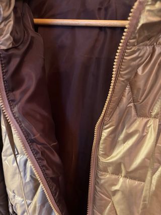 Plumas beige con capucha