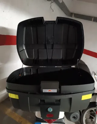 Baúl Moto 47L 2 Cascos Integrales