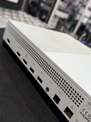 Xbox One S 1TB con mando Nacon