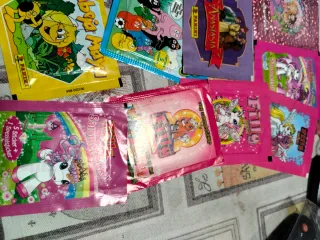 19 pacchetti figurine diverse