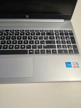 Portátil HP 17” i7 / 12 GB RAM / 512 GB SSD