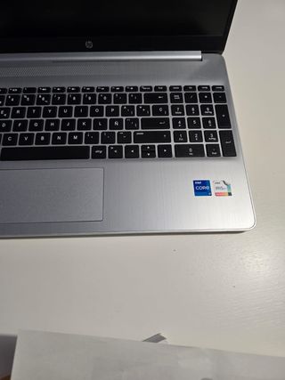 Portátil HP 17” i7 / 12 GB RAM / 512 GB SSD