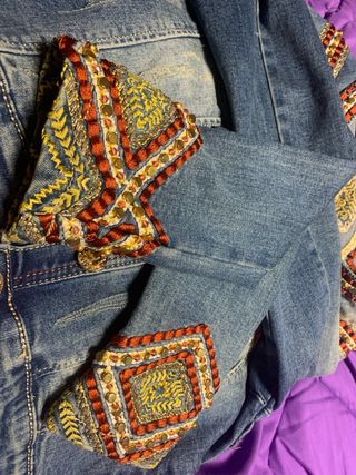 Chaqueta vaquera bordada mujer