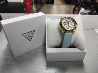 Reloj Guess Dorado Multicolor NUEVO