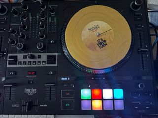 Controladora DJ Hercules T7 Negra