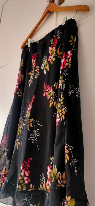 Falda vintage negra floral