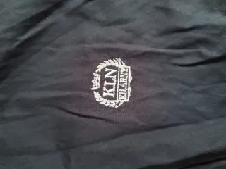 Camisa azul de manga larga