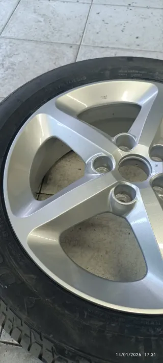 Llanta de aleación nueva