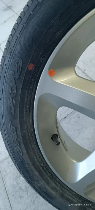 Llanta de aleación nueva