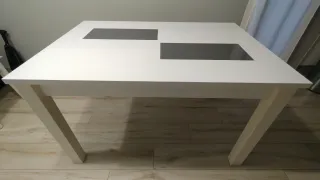 Mesa de cocina blanca extensible con cristal