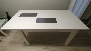 Mesa de cocina blanca extensible con cristal