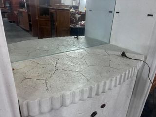 Vitrina de marmolina con puertas SEGUNDA MANO