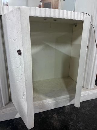 Vitrina de marmolina con puertas SEGUNDA MANO