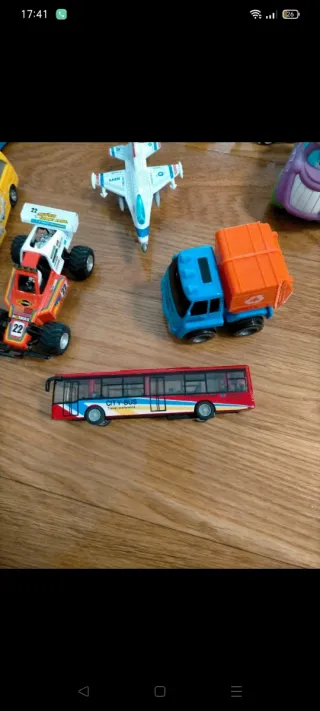 Lote de vehículos de juguete