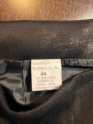 Falda negra efecto piel