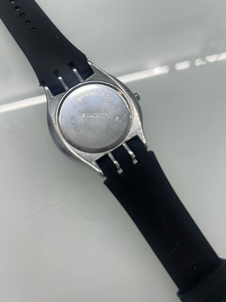 Reloj Swatch Negro y Plateado
