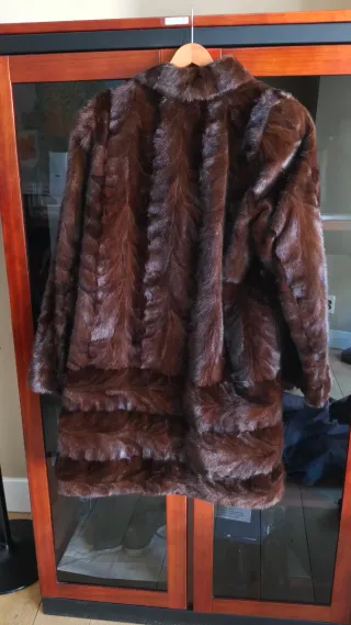 Abrigo de piel marrón