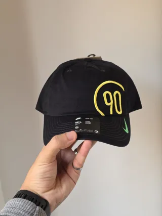 Gorra Nike Total 90 Negra y Amarilla