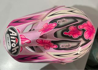 Casco de moto rosa Airoh