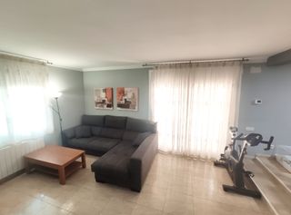 Piso con terraza en alquiler (no amueblado)