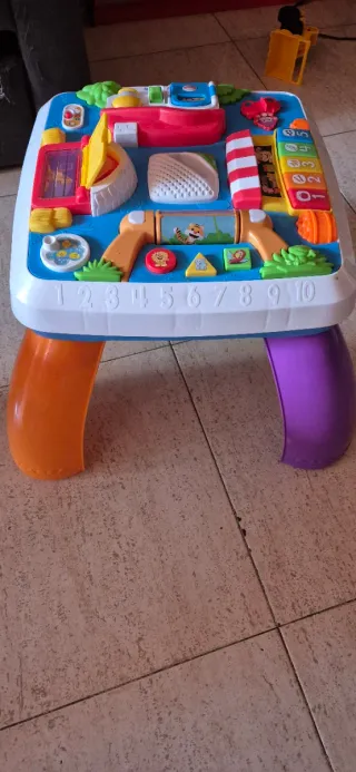Mesa de actividades infantil