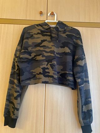 Sudadera corta estilo militar