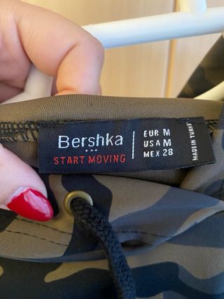 Sudadera corta estilo militar