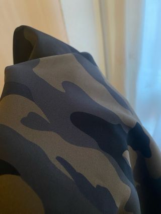 Sudadera corta estilo militar