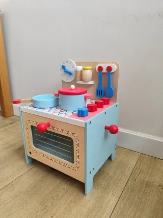 Cocinita de madera para bebé pequeña