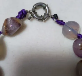 Collana con pietre viola