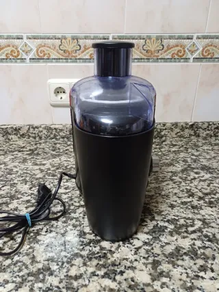 Licuadora Mandine Negra