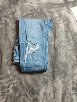 Vaqueros azules rotos talla 38