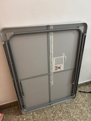 Mesa de camping plegable beige y gris