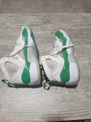 Botines Jordan Blancos y Verdes