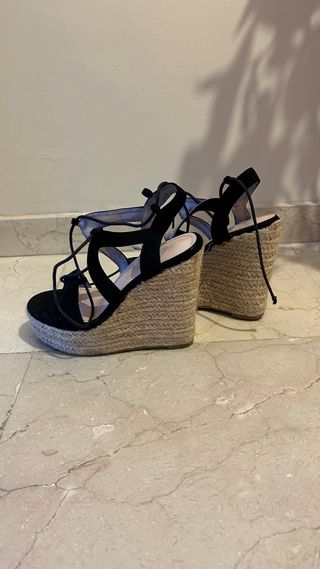 Tacones de esparto negros con cordones