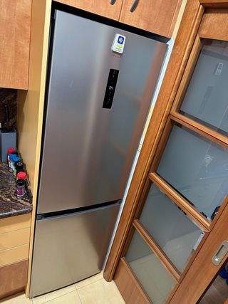 Frigorífico Cecotec ( solo tiene 11 meses de uso)