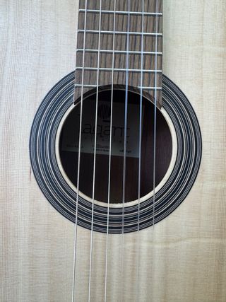 Guitarra Laqant by Alhambra