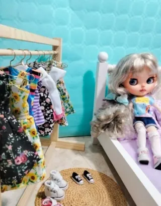 Perchas y percheros para muñecas Blythe