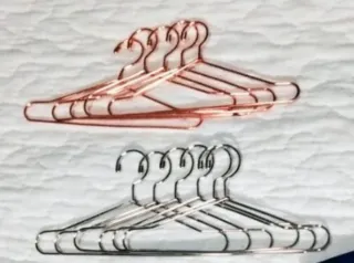 Perchas y percheros para muñecas Blythe