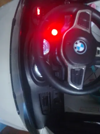 Coche eléctrico infantil BMW