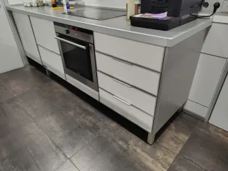 Mostrador de recepción oficina de aluminio y vidri