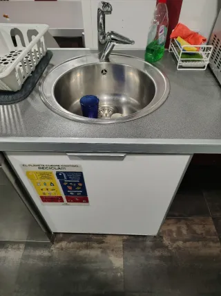 Mostrador de recepción oficina de aluminio y vidri