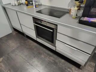 Mostrador de recepción oficina de aluminio y vidri