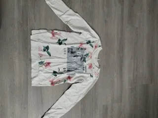 Sudadera blanca con estampado floral
