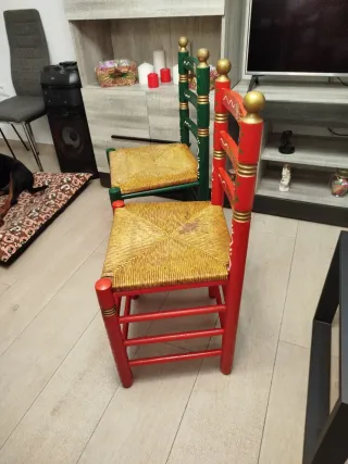 4 Sillas de Madera Verdes  y rojas estilo andaluz
