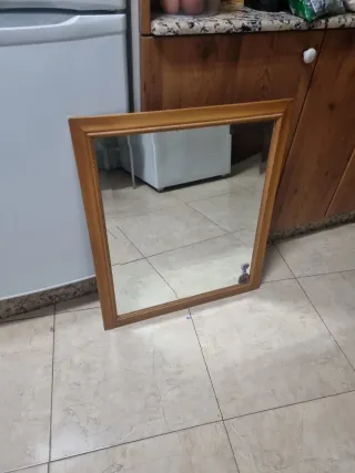 Espejo de madera con marco