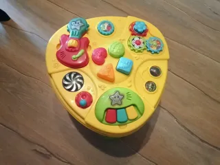 Mesa de juegos infantil